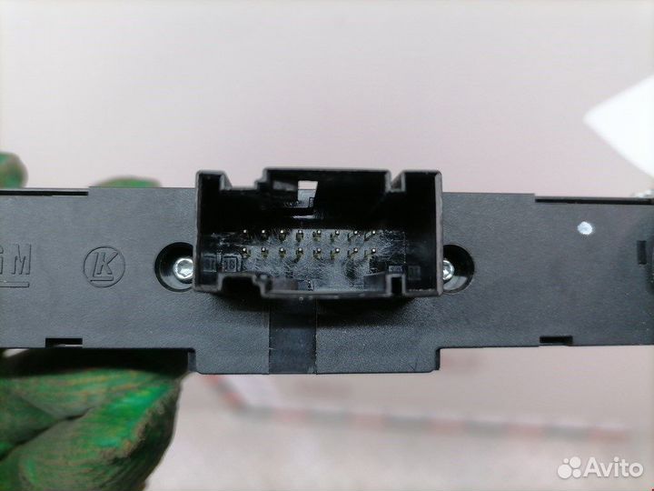 Блок кнопок для Opel Astra H 13129281
