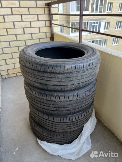 Kumho Road Venture HT 824 215/60 R16