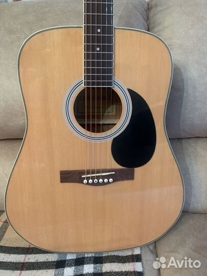 Акустическая гитара