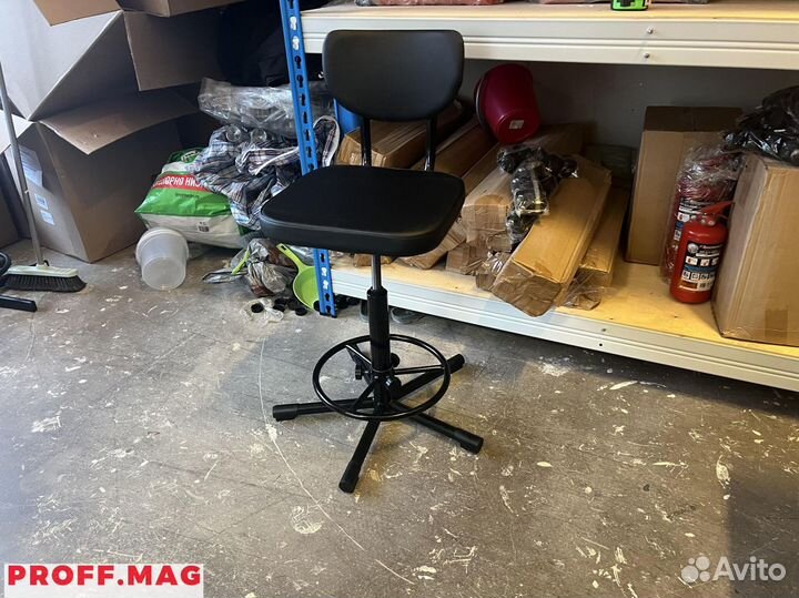 Стул лабораторный винтовой YI601