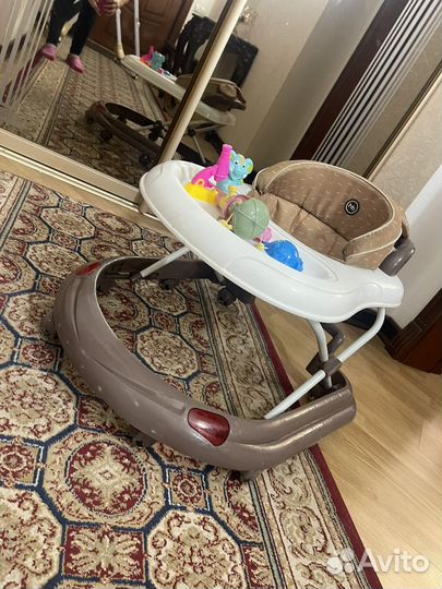 Коляска ходунок и стульчик для кормления