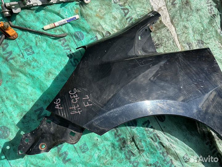 Переднее левое крыло Honda Fit 2010 GE6, Jazz