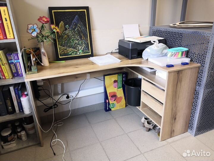 Стол офисный угловой с тумбой