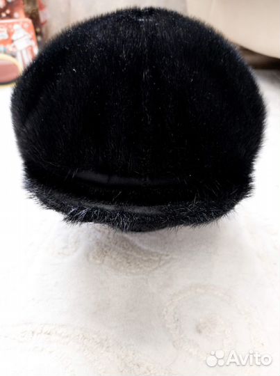 Мужская шапка из нерпы с козырьком