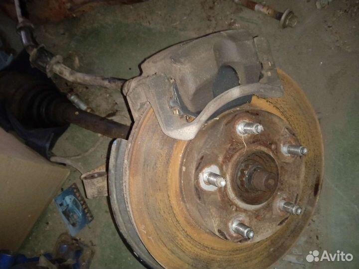 Правый поворотный кулак Тойота Рав 4