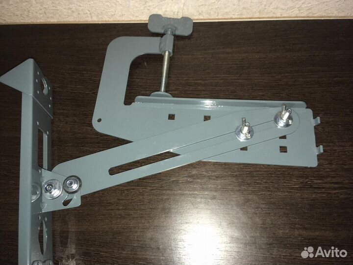 Струбцина крепления и держатель датчика эхолота