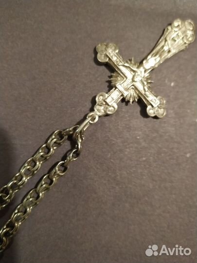 Серебряная цепь и крест