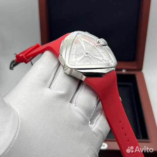 Часы Hamilton Ventura