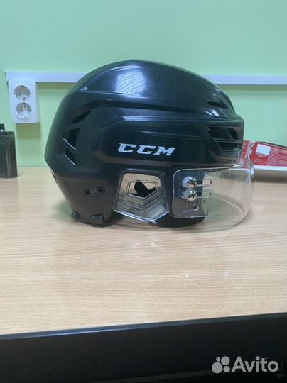 Хоккейный шлем