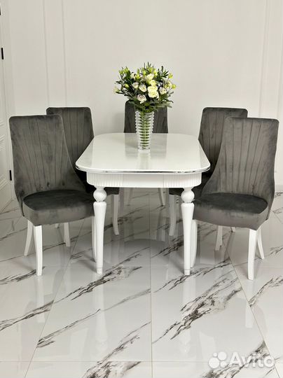 Комплект стол и стулья. В наличии