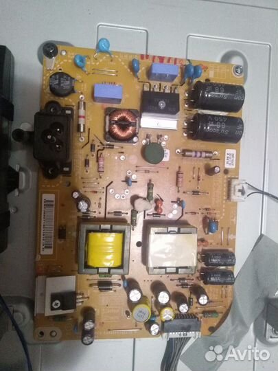 Телевизор на запчасти lg 32lb561v