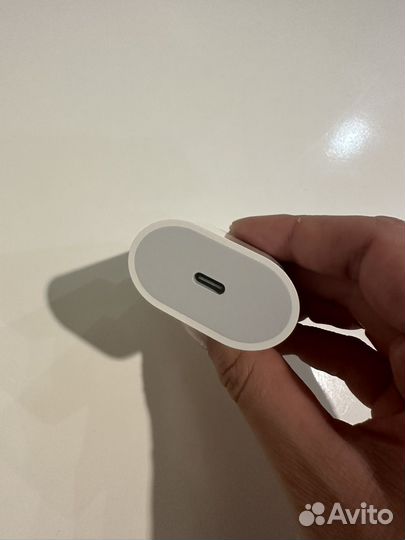 Сетевое зарядное устройство Apple USB-C 20 Вт