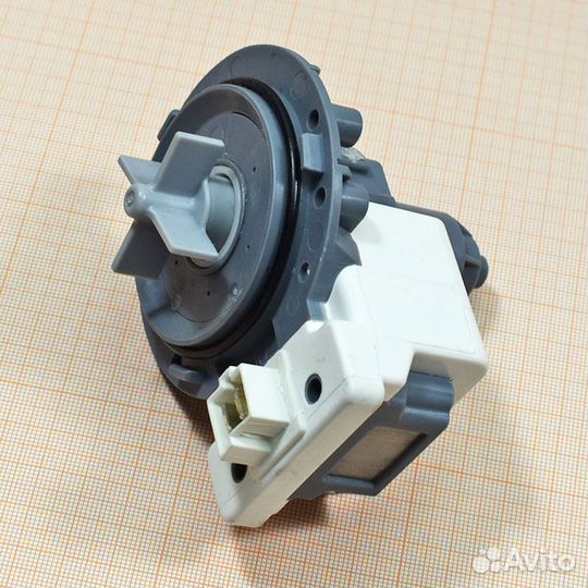 Помпа на 3 винтах, выводы вперед вместе, Hanyu