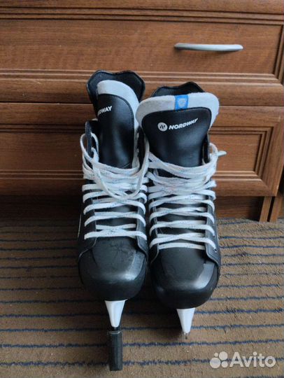 Коньки хоккейные