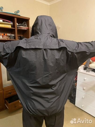 Продаю мужскую ветровку