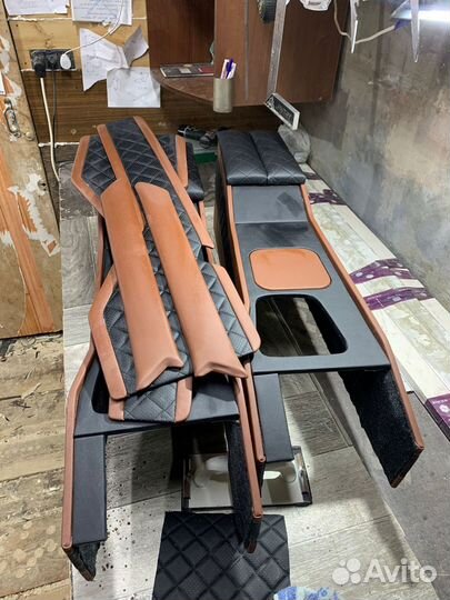 Подлокотник и центральная панель - Нива