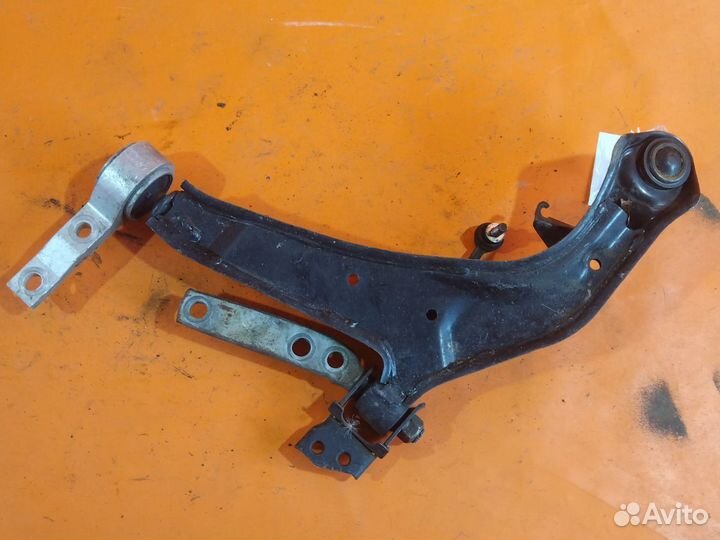 Рычаг передний правый нижний Nissan Primera TP12