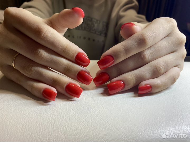 Модель на маникюр с покрытием гель-лак