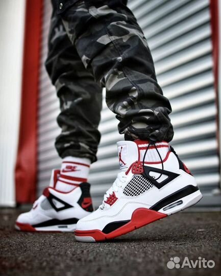 Кроссовки Nike Air Jordan 4 бело - красные