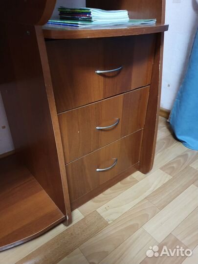 Компьютерный стол с ящиками