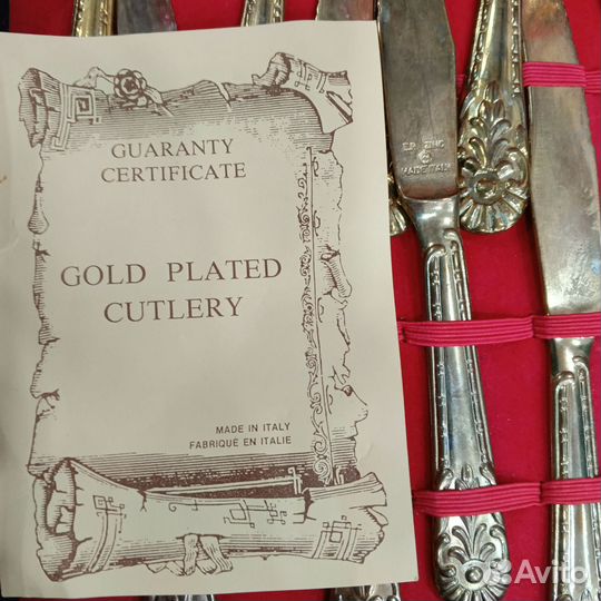 Набор золотых столовых приборов