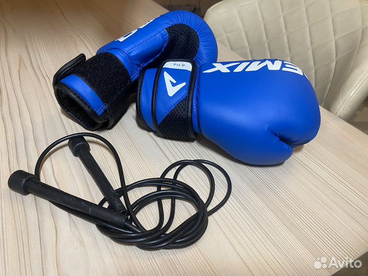 Боксерские перчатки