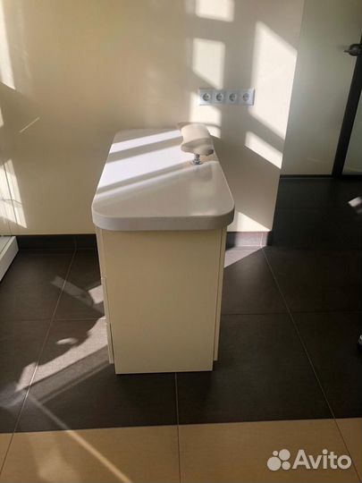 Стол маникюрный