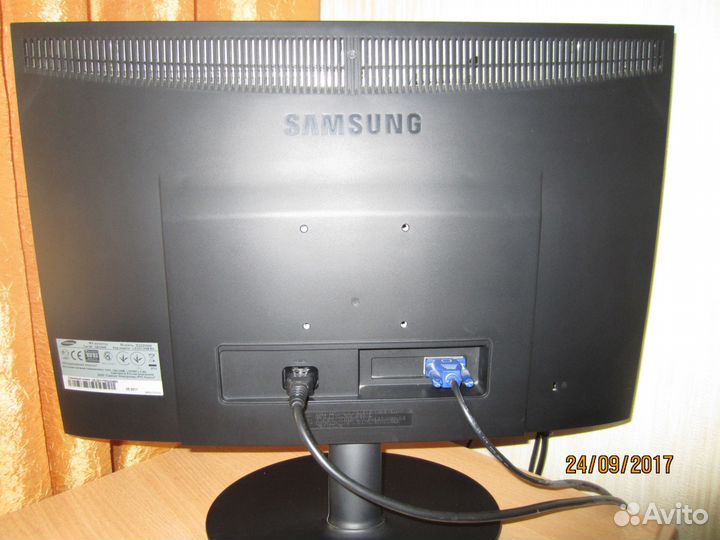 Samsung E2220NW 22-дюйма
