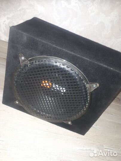Сабвуфер JBL 1000