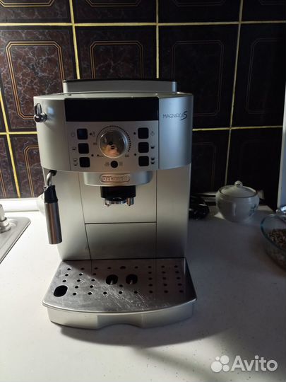 Кофемашина delonghi magnifica s