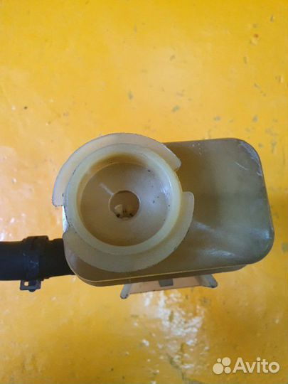 Бачок гидроусилителя гура тойота 2.0 3S-FE toyota