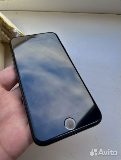 iPhone 7 поколения +4 чехла 32 гб (не вскрывался)