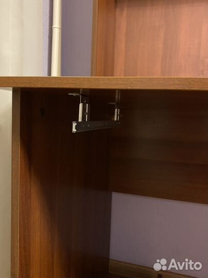 Рабочий стол с полками