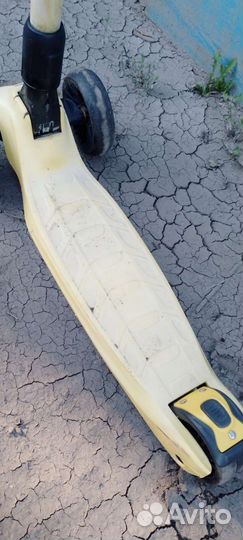 Самокат трехколесный