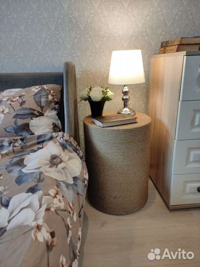 Кофейный столик, тумба с корзиной для белья