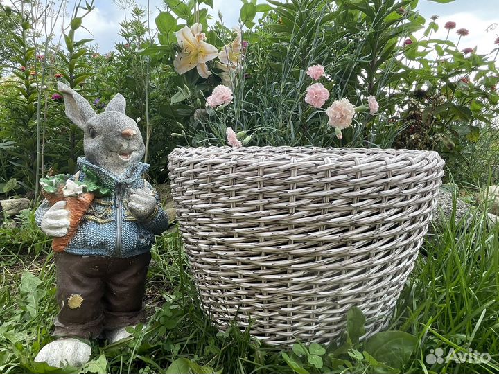 Кашпо из искусственного ротанга