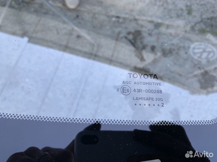 Лобовое стекло на toyota camry 50