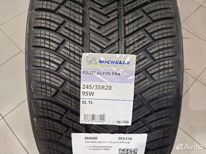 Michelin Pilot Alpin PA4 275/30 R20 и 245/35 R20