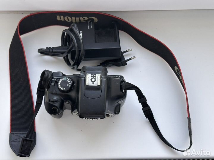 Canon EOS 1100D с батарейкой,зарядкой