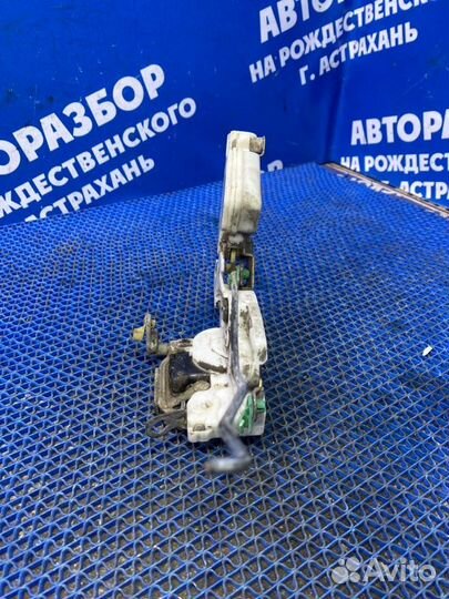 Передний левый замок двери Nissan Almera N15 седан