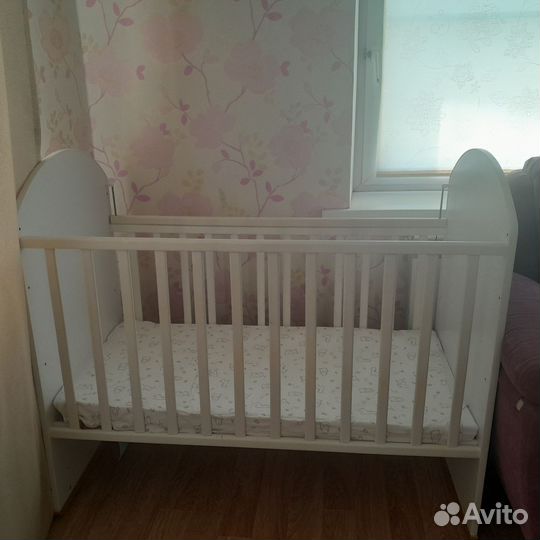 Кроватка с маятником