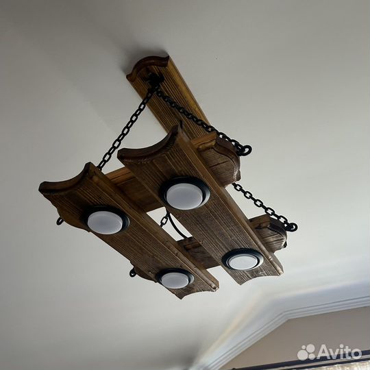Люстра потолочная деревянная