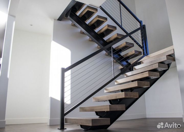 Каркас из метала Забежной Лестницы в Коттедж