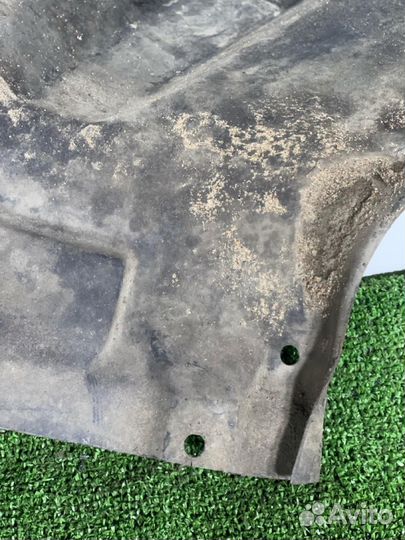 Защита двигателя передняя правая Toyota Celica