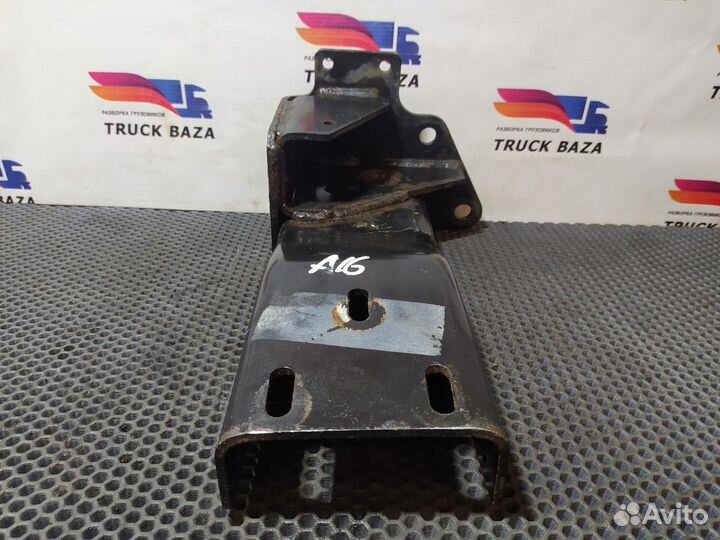 Кронштейн подножки левый