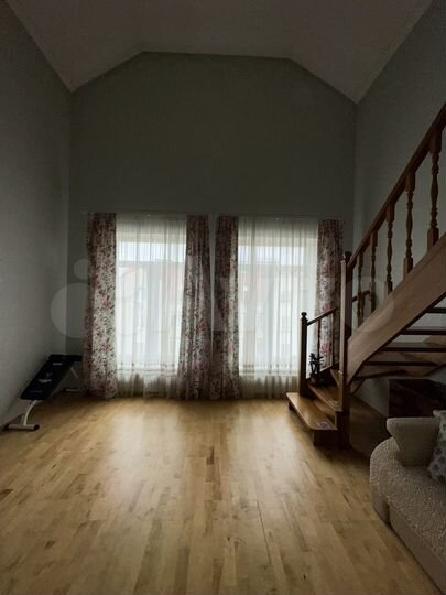 4-к. квартира, 140 м², 8/8 эт.