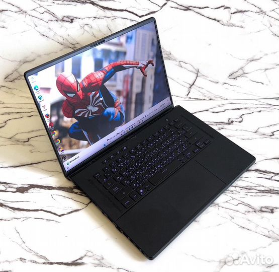 Asus rog zephyrus m16