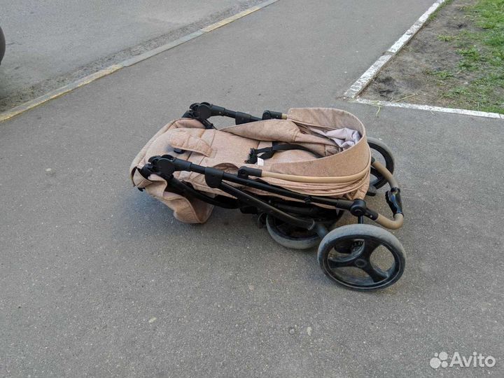 Коляска прогулочная трехколесная babyton