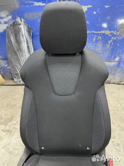 Сиденье переднее правое Skoda Octavia 4 A8
