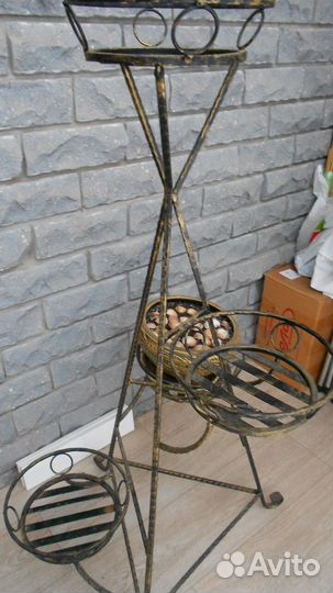 Кованная стойка для цветов напольная